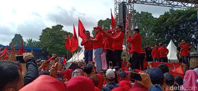 Tim Maruf Amin: Ulama yang Bilang Haram Pilih Jokowi Itu Munafik! Tim Maruf Amin: Ulama yang Bilang Haram Pilih Jokowi Itu Munafik!
