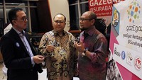 Perubahan pola hidup masyarakat dan kemajuan teknologi membuat para pengembang teknologi menciptakan aplikasi yang dapat mempermudah masyarakat dalam melakukan berbagai macam transaksi yang berhubungan dengan kebutuhan sehari-hari. Hal ini ditunjukkan dengan hadirnya berbagai jenis produk fintech berdasarkan kebutuhan masyarakat, antara lain untuk melakukan transaksi personal yang berhubungan dengan gaya hidup, kebutuhan pokok seperti alat pembayaran listrik, telepon, tiket transportasi, pembayaran asuransi dan lain sebagainya. Foto: dok. Gazegaz