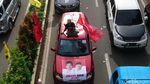 Potret Jokowi Kampanye Naik Kereta Kuda di Serang