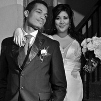 Sosok Angeline viral pada 2017 ketika dirinya mengungkap keputusannya melepas hak warisnya sebagai putri konglomerat. Sejak remaja, Angeline sebenarnya sudah diajarkan untuk menjadi penerus bisnis sang ayah yang akan memegang perusahaan mode di bawah MUI Group, Laura Ashley. Namun ia rela melepas hak warisnya demi orang yang dicintai. Foto: Dok. Facebook, Instagram Angeline Francis Khoo