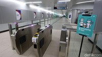 Satu penumpang hanya bisa menggunakan satu kartu MRT.