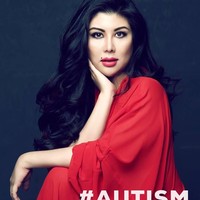 Sosok Angeline semakin menginspirasi karena dia bukan hanya berdiri di atas kakinya sendiri. Wanita cantik ini juga aktif melakukan kegiatan sosial. Sebagian penjualan dari Rosie on Fire, seperti ditulis di website resmi label busana tersebut, disumbangkan pada anak-anak kurang mampu. Dia juga memperkerjakan penderita autisme sebagai karyawannya. Majalah Autism Parenting Magazine pun memberinya gelar Autism Warrior pada 2018. Foto: Dok. Facebook, Instagram Angeline Francis Khoo