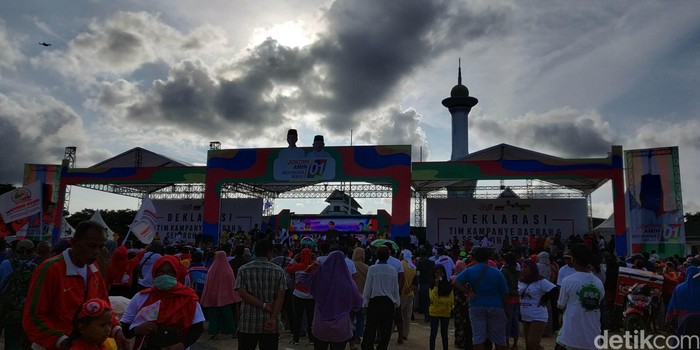Massa Hadiri Deklarasi Damai Jokowi-Maruf di Kendari