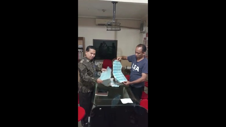 Kemendagri Pastikan Ribuan Pelapis di Depok Bukan Blangko e-KTP Kemendagri Pastikan Ribuan Pelapis di Depok Bukan Blangko e-KTP