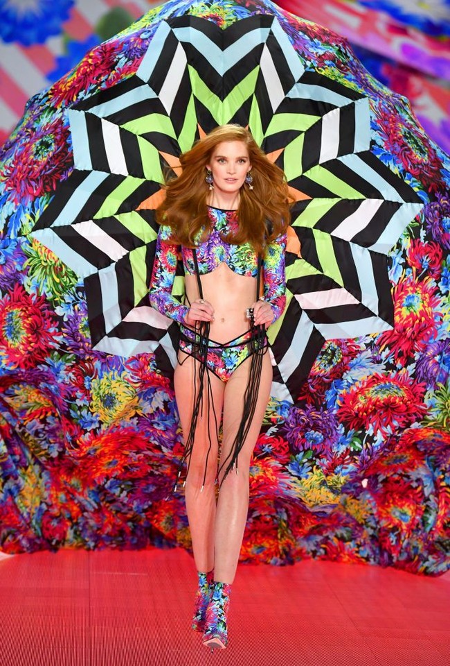 Adriana Lima dan Candice Swanepoel adalah dua model senior yang dipandang Alexina sebagai panutannya. Adriana Lima sangat menginspirasiku sejak kecil. Dia berkeluarga, seorang ibu, tapi tetap aktif sebagai model. Aku juga suka Candice. Dia sangat rendah hati dan tubuhnya benar-benar seksi, terang Alexina. (Foto: Getty Images)