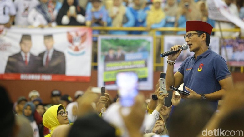 Jual-Beli Pantun Pedas Sandi Vs TKN Jokowi Jual-Beli Pantun Pedas Sandi Vs TKN Jokowi