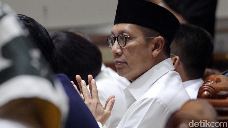 KPK Terima Surat Menag Lukman Hakim, Pemeriksaan Ulang Dijadwalkan KPK Terima Surat Menag Lukman Hakim, Pemeriksaan Ulang Dijadwalkan