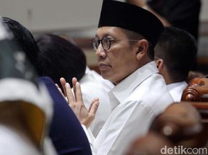 Puisi Duka Menag Lukman untuk Mbah Moen