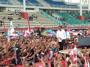 Kampanye di Jember, Jokowi Tawarkan 3 Program Kartu Unggulan