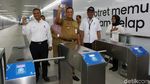 Momen Anies Tinjau Halte TransJ Bundaran HI yang Terintegrasi MRT