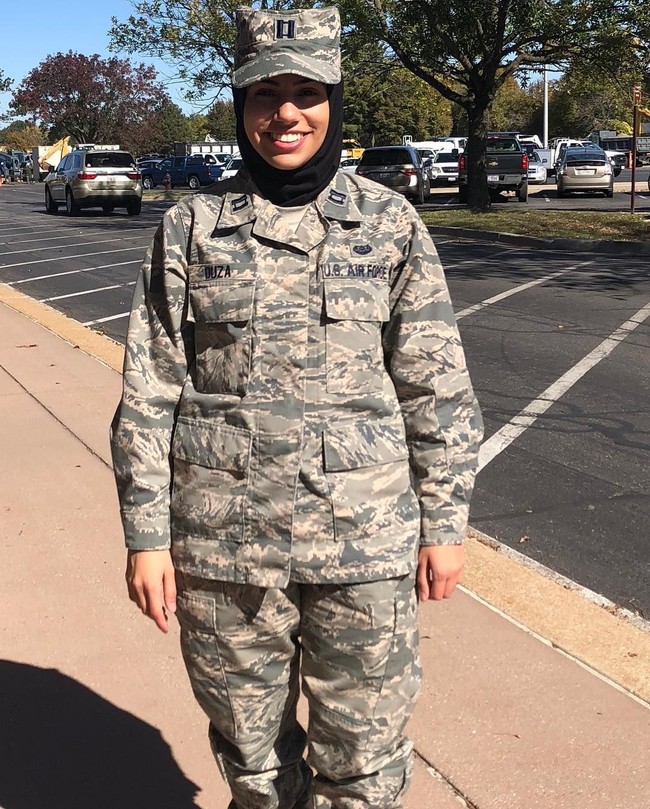 Tak sedikit komentar negatif yang datang di media sosial. Ouza banyak disebut tidak pantas berada di dunia militer AS. Bahkan, ada yang menyebutnya sebagai teroris. Foto: Instagram/ Maysaa Ouza