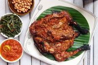 Pedas Menyengat Ayam Taliwang dan Plecing Kangkung Ada di Sini