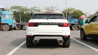 Hal tersebut membuat Jiangling harus membayar denda pada Jaguar Land Rover. Foto: Pool (carscoops)