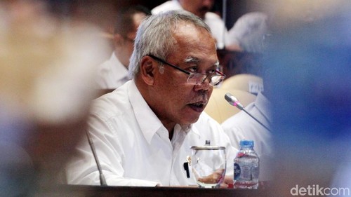 Komisi V menggelar raker bersama Kementerian PUPR serta Kemendes PDTT. Raker membahas evaluasi anggaran 2019.