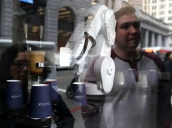 Robot Barista Jadi Obat Bosan Saat Nunggu Kopi Pesanan