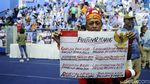 Aksi Para Relawan Prabowo-Sandi Saat Hadiri Kampanye Akbar