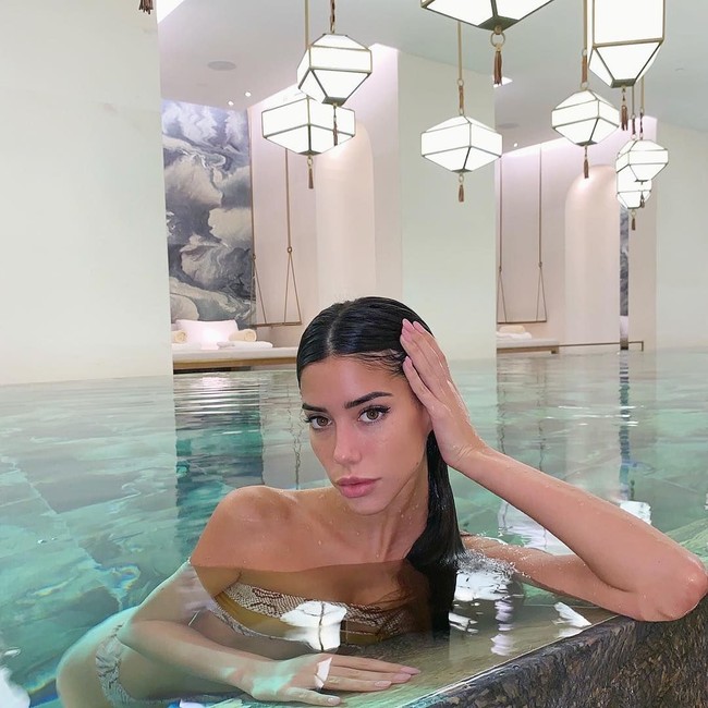 Nadia sendiri adalah seorang model dan selebgram dengan banyak pengikut di Instagram. Wanita cantik tersebut sering kali mengunggah foto diri yang menampilkan keseksian tubuhnya. Foto: Instagram @nadiavilesgarcia