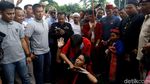 Sandi Disambut Kesenian Palang Pintu Saat Tiba di Ciracas