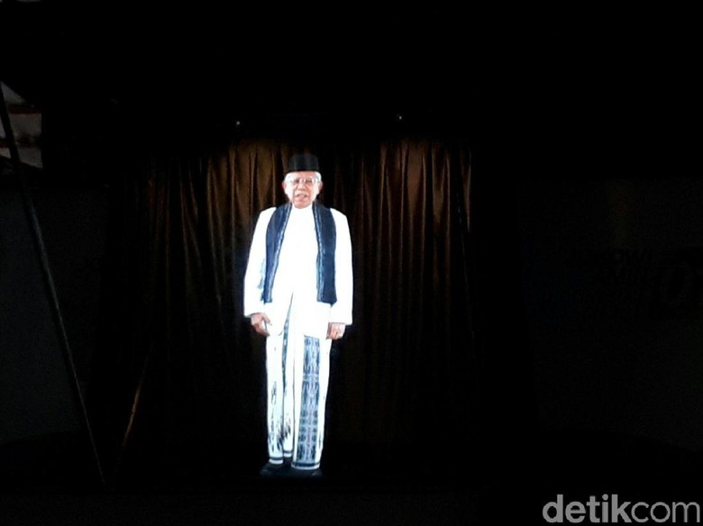 Sambil Salam Jempol, Maruf Amin Launching Kampanye Model Hologram Sambil Salam Jempol, Maruf Amin Launching Kampanye Model Hologram