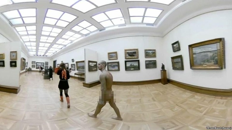 Foto pengunjung yang bugil di galeri (Maxxtt/VKontakte/Reuters) Foto pengunjung yang bugil di galeri (Maxxtt/VKontakte/Reuters)