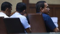 Jaksa KPK Ali Fikri saat membacakan surat tuntutan dalam sidang di Pengadilan Tipikor Jakarta, Jalan Bungur Besar Raya, Jakarta Pusat, Senin (25/3/2019), menyatakan terdakwa Irwandi Yusuf, Hendri Yuzal, dan Teuku Saiful Bahri terbukti bersalah melakukan tindak pidana korupsi secara bersama-sama dan berlanjut.
