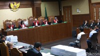 Irwandi diyakni jaksa menerima suap Rp 1 miliar dari Bupati Bener Meriah Ahmadi. Uang tersebut diberikan agar Irwandi Yusuf menyetujui program pembangunan dari Dana Otonomi Khusus Aceh (DOKA) Tahun 2018.