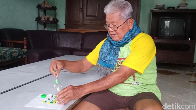 Cerita Kakek di Magetan Lebih Sehat karena Racikan Daun Kelor Cerita Kakek di Magetan Lebih Sehat karena Racikan Daun Kelor