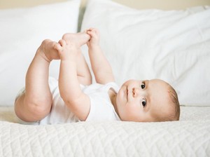Mempertimbangkan Risiko dan Keuntungan Sunat pada Bayi Laki-laki