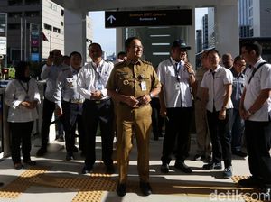 Anies soal Penumpang MRT Piknik: Saya Miris Mereka Difoto, Diejek, Diviralkan