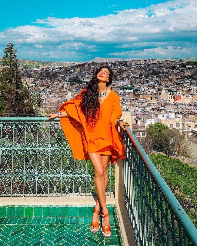 Inilah sosok Kristina Carrillo-Bucaram atau yang lebih dikenal dengan Fully Raw Kristina. Namanya jadi viral setelah menceritakan tentang pilihan hidupnya menjadi perawan di usia 32 tahun.  Foto: dok. Instagram (@fullyrawkristina)