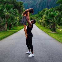 Meski sering liburan bersama, namun Kristina tetap teguh pada keyakinan untuk menjaga keperawanannya. Itu semua karena imannya yang kuat. Inilah foto liburan mereka saat di Hawaii.  Foto: dok. Instagram (@fullyrawkristina)