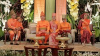 Mereka menggelar acara baby shower anak keduanya dengan adat Jambi, sesuai dengan keluarga Sarwendah. Pool/Ismail/detikFoto.