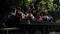 Aksi yang dilakukan sejumlah pelajar ini sangat berbahaya dan dapat mengancam jiwa.
