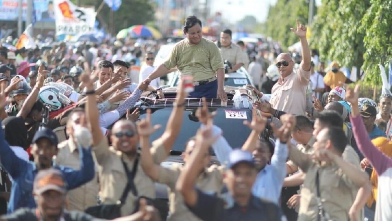 Saat Prabowo Buka Baju demi Eks Bupati Merauke Saat Prabowo Buka Baju demi Eks Bupati Merauke