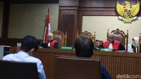 Atas perbuatan itu, Irwandi diyakini bersalah melanggar Pasal 12 huruf a dan Pasal 12 huruf B Undang-Undang Nomor 31 Tahun 1999 sebagaimana diubah dengan Undang-Undang Nomor 20 Tahun 2001 tentang Pemberantasan Tindak Pidana Korupsi juncto Pasal 55 ayat (1) juncto Pasal 64 ayat 1 KUHP.