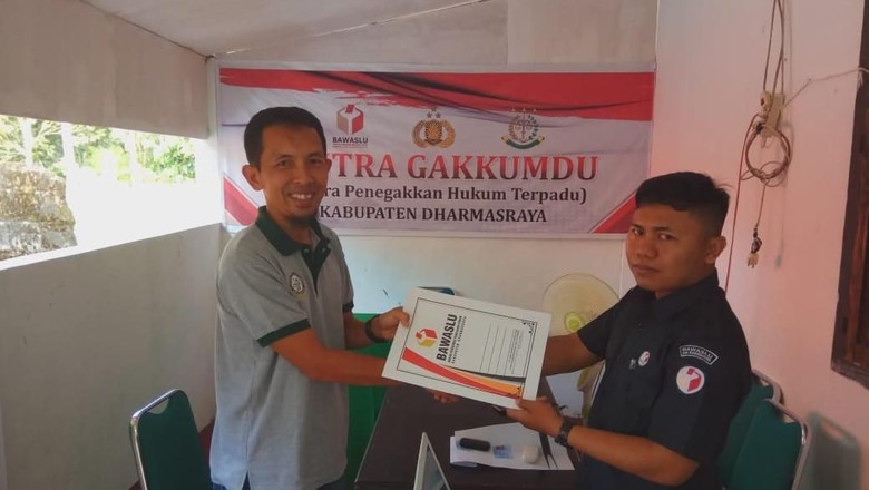 Jubir BPN Laporkan Penghadangan Kampanye ke Bawaslu Dharmasraya Jubir BPN Laporkan Penghadangan Kampanye ke Bawaslu Dharmasraya