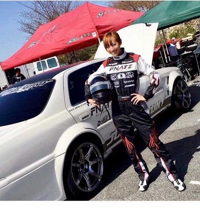 Seperti dilansir dari SoraNews24, Kisaragi memutuskan untuk terjun menjadi pembalap setelah menghabiskan satu hari menyaksikan para pembalap di kompetisi drift di Tsukuba Circuit. Foto: Instagram/@kisa_awn