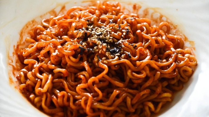 Pakai Samyang Palsu Saat Mukbang, Bocah Ini Langsung Viral