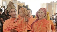 Ruben Onsu, Sarwendah dan si kecil Thalia saat ditemui di kawasan Dharmawangsa, Jakarta Selatan pada akhir pekan lalu. Pool/Ismail/detikFoto.