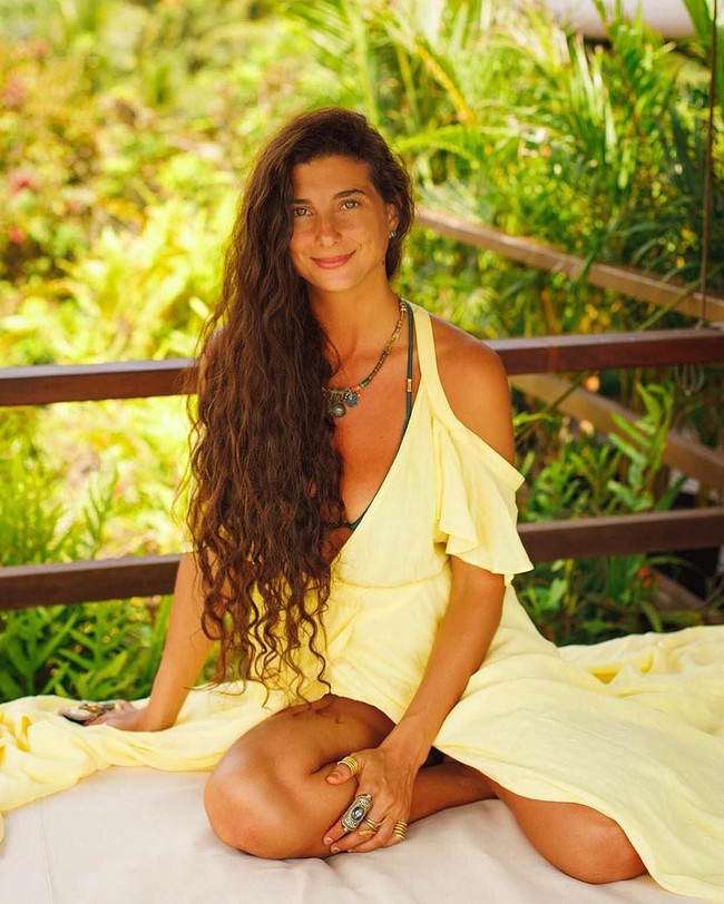 Tak dipungkiri, godaan untuk melakukan hubungan intim dengan kekasih pasti ada, terlebih ia mengaku suka bermesraan. Namun Kristina tahu batas-batasnya.  Foto: dok. Instagram (@fullyrawkristina)