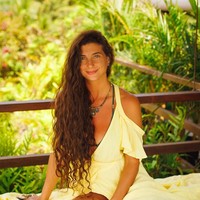 Tak dipungkiri, godaan untuk melakukan hubungan intim dengan kekasih pasti ada, terlebih ia mengaku suka bermesraan. Namun Kristina tahu batas-batasnya.  Foto: dok. Instagram (@fullyrawkristina)