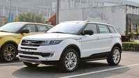 Sebelumnya, Landwind X7 melakoni debutnya dalam gelaran Guangzhou Motor Show 2015. Mobil SUV ini kemudian masuk ke pasar otomotif Cina dengan harga 3 kali lebih rendah dari Range Rover Evoque dan menuai sukses. Foto: Pool (carscoops)