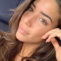 Foto itu diambil saat Denis Suarez dan Nadia Aviles sedang berlibur ke Kuwait. Di sana, mereka tampak mengunjungi masjid bernama Grand Mosque lalu mengambil foto bersama di dalamnya. Diunggah Denis dengan caption I will be always behind you, foto tersebut mendapat hujatan dari sejumlah netizen. Foto: Instagram @nadiavilesgarcia