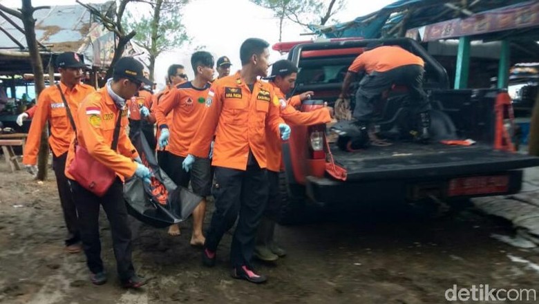 Bocah yang Hilang Terseret Ombak Pantai Kebumen Ditemukan Tewas Bocah yang Hilang Terseret Ombak Pantai Kebumen Ditemukan Tewas