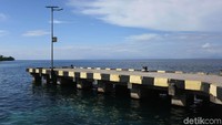 Pembangunan pelabuhan laut itu pun dikatakan Jonan berasal dari dana APBN. Di Pelabuhan ini pula Kapal Teras BRI Bahtera Seva III bersandar saat mengarungi lautan di sekitar Halmahera Selatan.