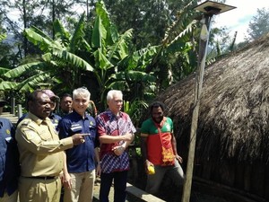 Berkat Lampu Tenaga Surya, 86 Desa di Papua Tak Lagi Gelap Gulita