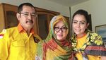 Wajah Happy Mayangsari saat Turun ke Sawah