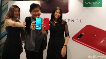 Hitam dan Merah jadi varian warna yang dimiliki Oppo A5s. (Foto: Muhamad Imron Rosyadi/detikINET)