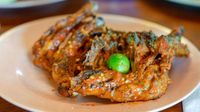 Pedas Menyengat Ayam Taliwang dan Plecing Kangkung Ada di Sini
