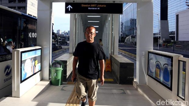 Halte TransJakarta Bundaran HI kembali beroperasi. Sempat ditutup sementara untuk pembangunan proyek MRT. Kini, halte itu terintegrasi langsung dengan MRT.